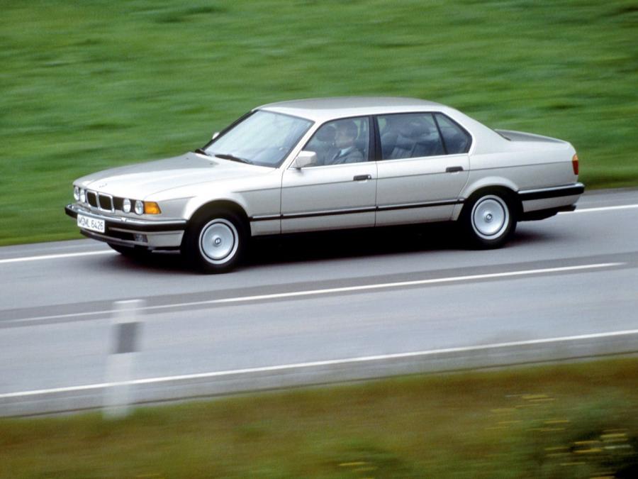  BMW 750iL 1987 года  (фото 18 из 18)